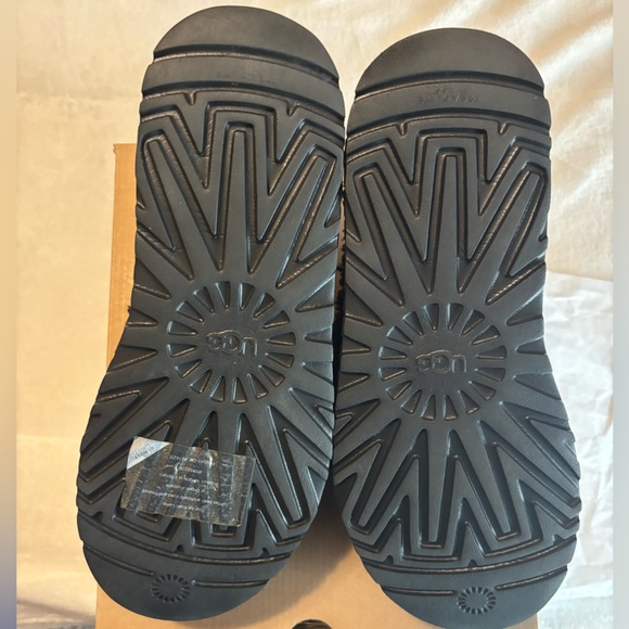 LIGHTLY WORN ugg fluffita platform slides SZ 9 WOMENS - Picture 3 of 5